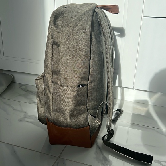 HERSCHEL SUPPLY CO. Heritage Canteen Crosshatch Saddle Brown Full Size Backpack - Picture 4 of 16